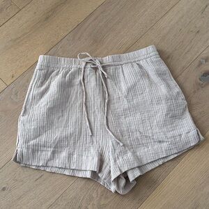 H&M High Waist Light Beige Shorts Medium